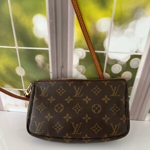 LV monogram Pochette